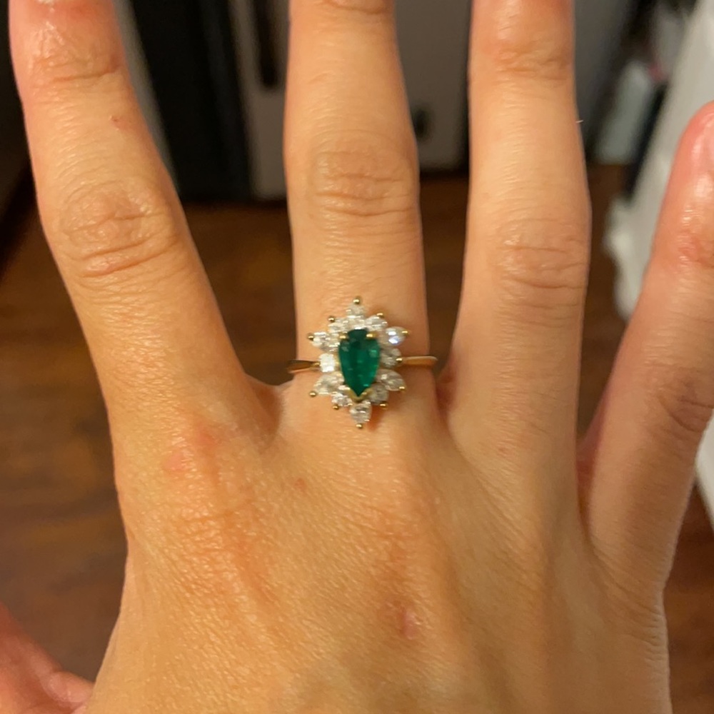 Real Diamond And Emerald Ring With Gold Ring - Picture 6 of 11